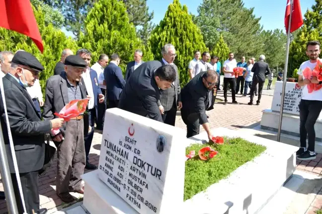 Kahramankazan'da şehitler mezarları başında anıldı