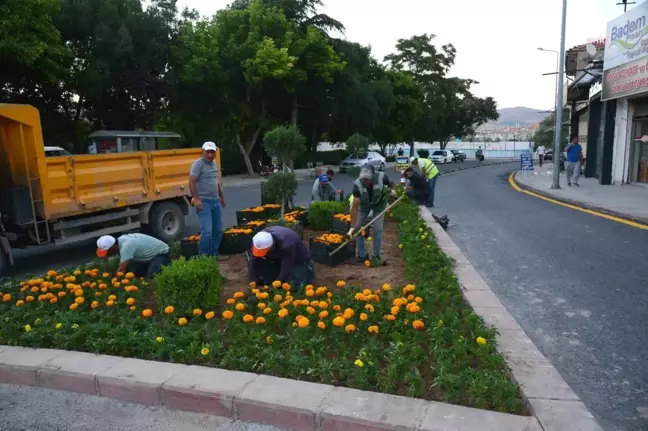 Kırşehir'de yol, kaldırım ve peyzaj çalışmaları devam ediyor