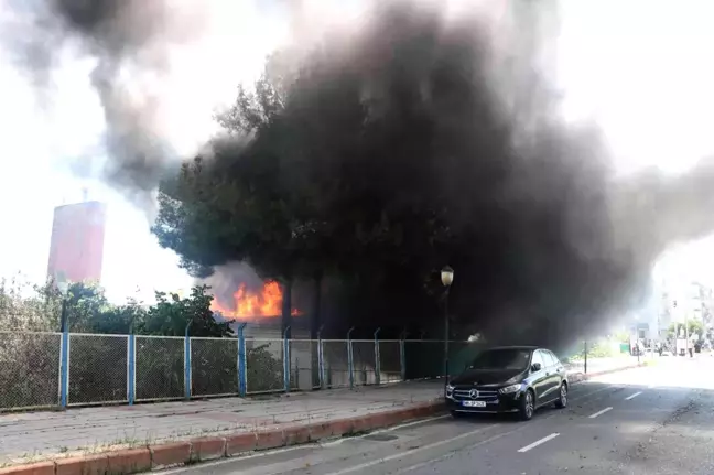 KYK lojmanlarındaki bina alev alev yandı