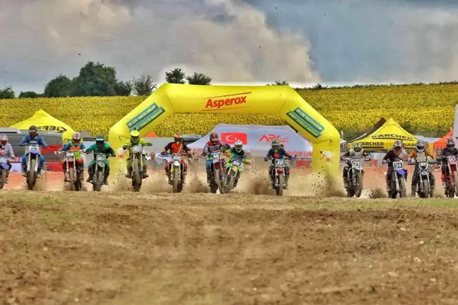 108 motosikletçi Türkiye Şampiyonası'nda heyecan yaşattı