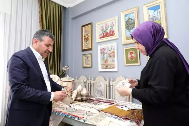 Vali Atay, işleme sanatkarı Dilber'in ürünlerini inceledi