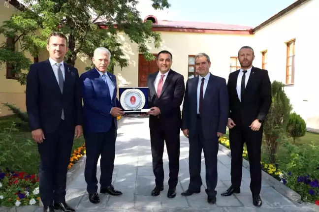 Kars haberleri! Başkan Ali Eroğlu Kars'ta ziyaretlerde bulundu