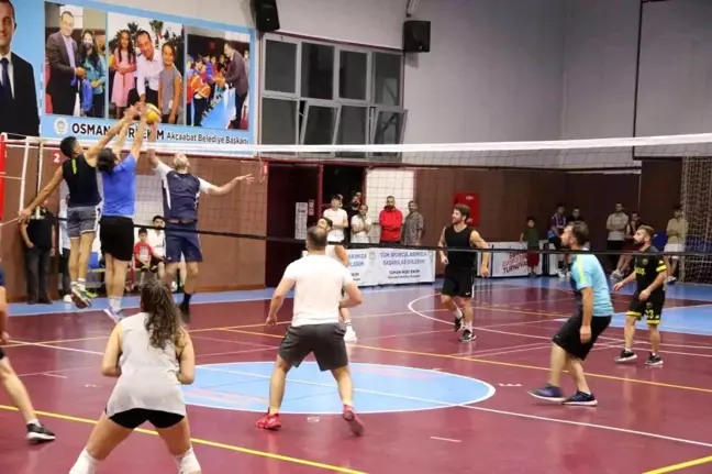 Trabzon haberi... Akçaabat'ta Voleybol turnuvası sona erdi