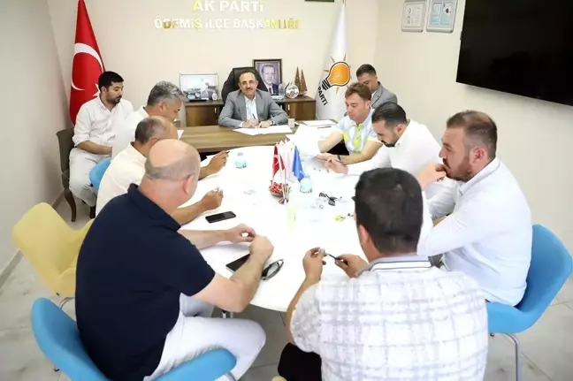 AK Parti'li Sürekli belediye ve ilçe başkanlarıyla bir araya geldi