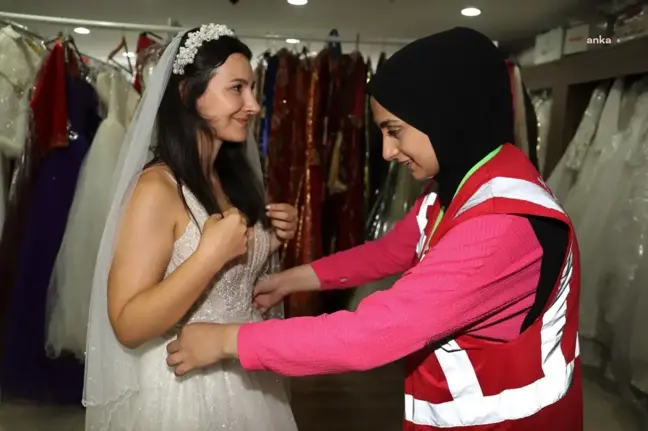 İzmit Belediyesi Dost Eller'ini Damat Adaylarına Uzatıyor