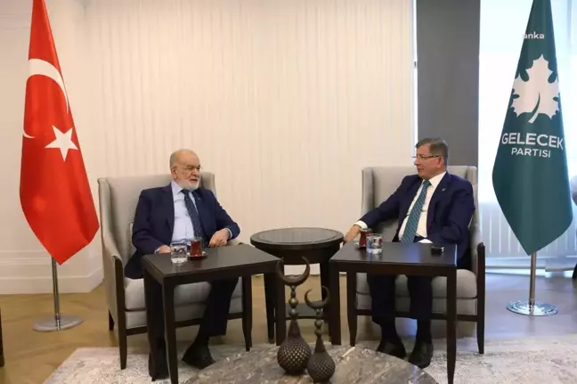 Karamollaoğlu, Ahmet Davutoğlu ile Bir Araya Geldi