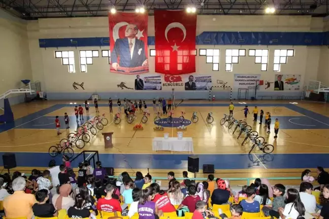 Başkan Şahiner, çekişle 20 bisiklet dağıttı