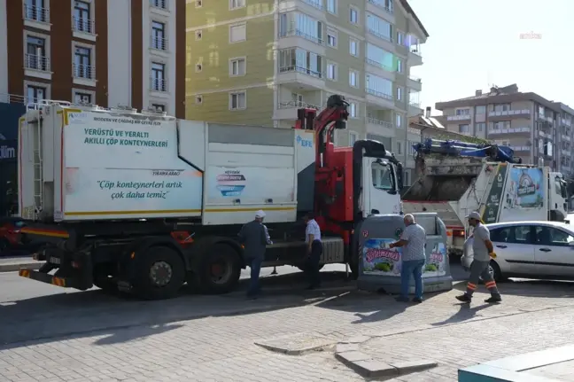 Kırşehir haberi: Kırşehir Belediyesi Çöp Konteynerlerini Temizleyip İlaçlıyor