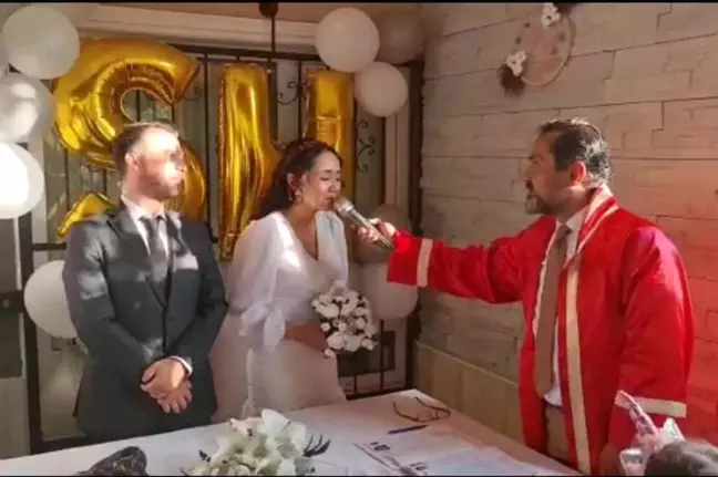 Köy muhtarı, kızının nikahını kıydı