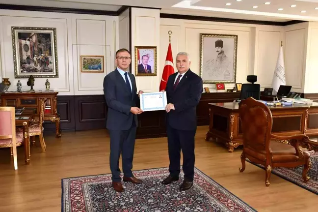 Bursa haber... Vali Yıldırım'dan Kaymakam Sarılı'ya başarı belgesi