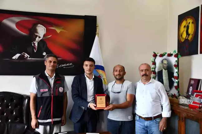 Bingöl haberleri! Türkelili genç üreticiye plaket