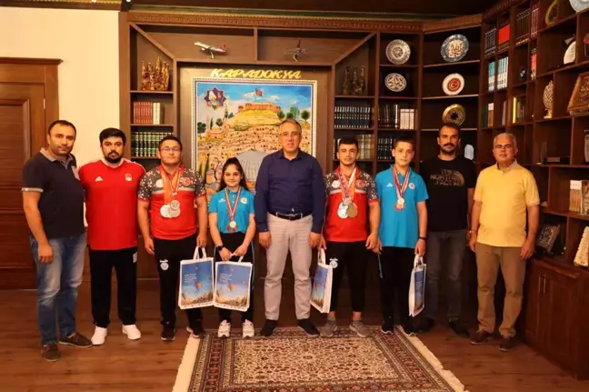 Başkan Savran, başarılı haltercileri ödüllendirdi