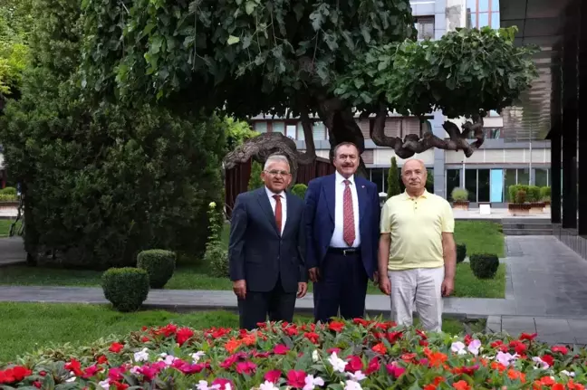 Veysel Eroğlu'ndan Başkan Büyükkılıç'a ziyaret