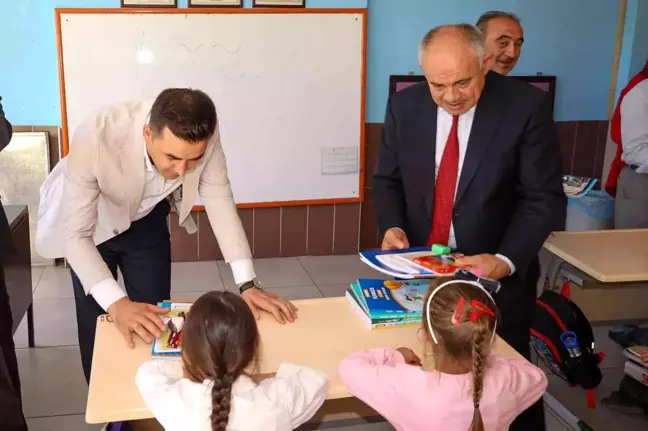 Başkan Esat Öztürk ilk ders zilini çaldı