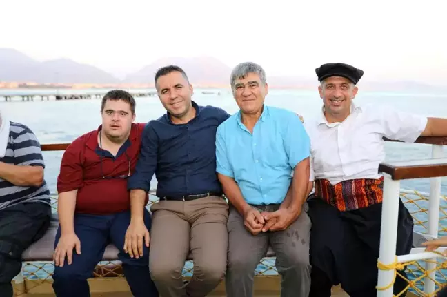 Engelli bireyler mavi turda doyasıya eğlendi