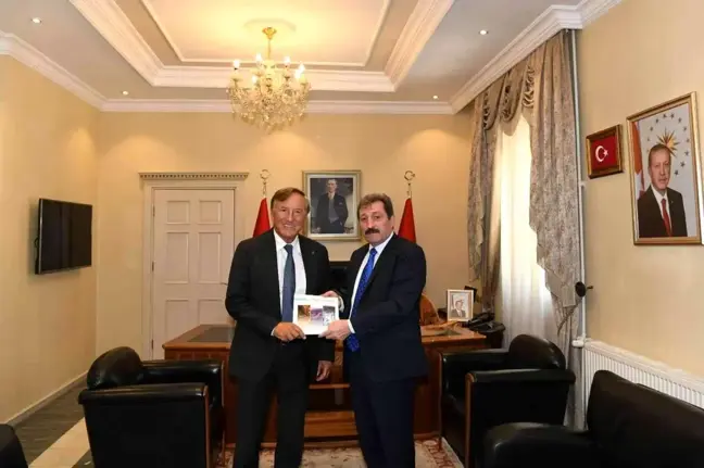 Muğla haber: İş adamı Eczacıbaşı, Muğla Valisi Orhan Tavlı ile görüştü