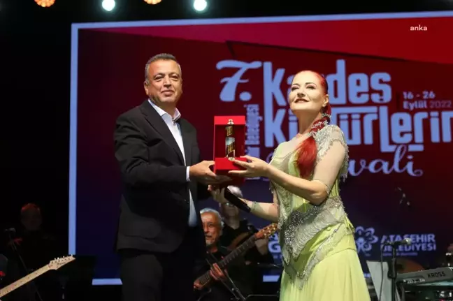 Candan Erçetin 7. Kardeş Kültürlerin Festivali'nde Hayranlarıyla Buluştu