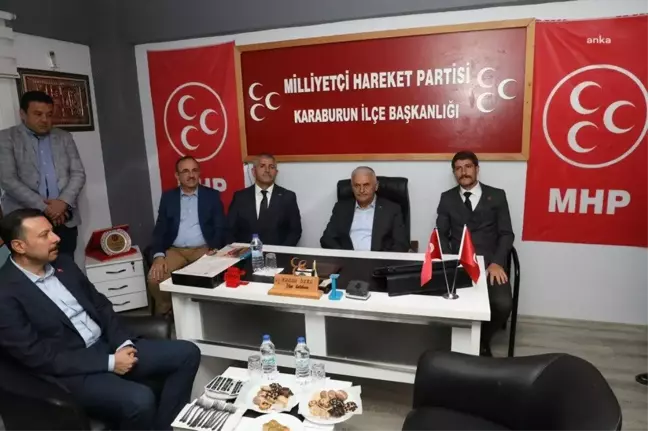 İzmir haberi | Binali Yıldırım, Karaburun'daki Hakim ve Savcının Urfa'ya Sürülmesi Olayı ile Gündeme Gelen MHP İlçe Başkanını Ziyaret Etti