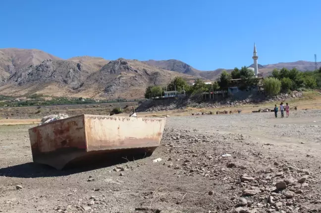 Son Dakika | Bir zamanlar tekne turu yapılıyordu, suların çekilmesi ile o köy kuraklığın ortasında kaldı