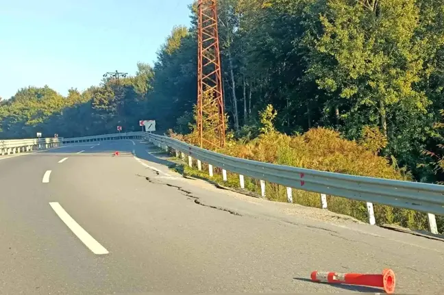 Zonguldak-Ereğli Karayolu'nda çökme meydana geldi
