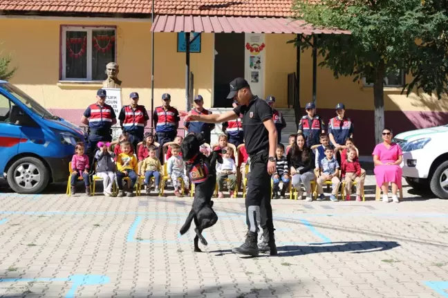 Son dakika haberleri | Muğla'da jandarma ekipleri arama kurtarma köpeğiyle öğrencilere gösteri yaptı