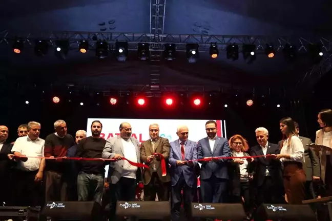 Onur Akın ve Aydilge Ataşehir'de konser verdi