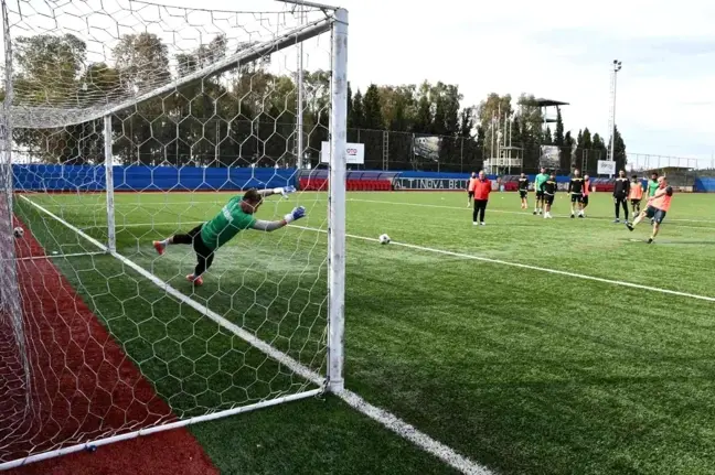 Başkan Oral, futbol takımıyla antrenmana çıktı