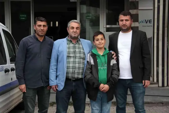 10 yaşındaki çocuk yerde bulduğu 50 bin TL'lik altını sahibine teslim etti