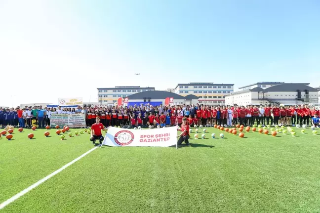 Gaziantep haber... Gaziantep'teki 800 okula spor malzemesi dağıtıldı