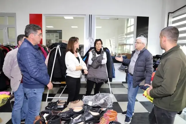 Burhaniye' de Başkan Deveciler depremzedeleri ziyaret etti