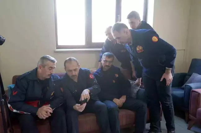 İtfaiyeciler enkazdan kurtardıkları Onur'u unutamıyor Açıklaması