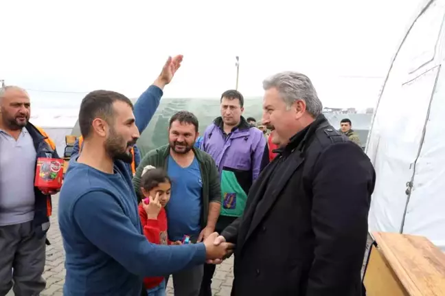 Başkan Palancıoğlu Kahramanmaraş Çadırkent'te depremzedeleri ziyaret etti