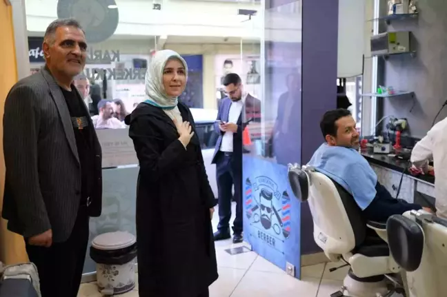 AK Partili vekil adayları Kağıthane'yi sokak sokak ziyaret ediyor