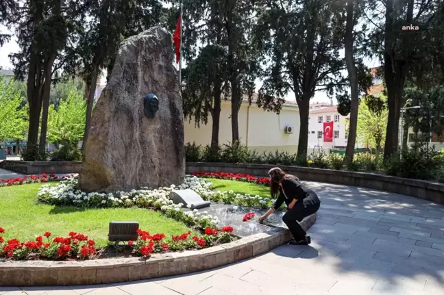 CHP Genel Başkan Yardımcısı Gökçe Gökçen, 23 Nisan'da; Zübeyde Hanım'ın Anıt Mezarını Ziyaret Etti