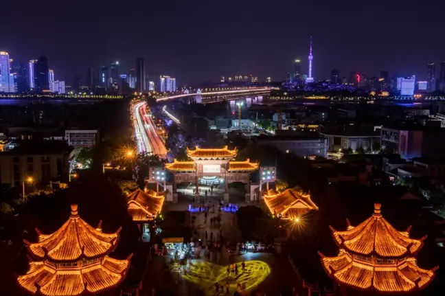 Çin'in Wuhan Kentinde Işık Gösterisi