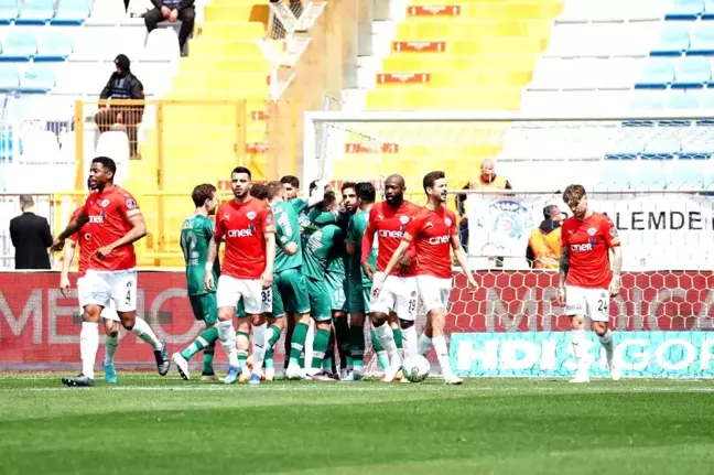 Spor Toto Süper Lig: Kasımpaşa: 1 Konyaspor: 2 (İlk yarı)