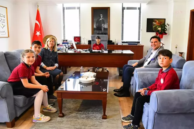 Fethiye Belediye Başkanı Karaca, Makamını Minik Elanur'a Bıraktı