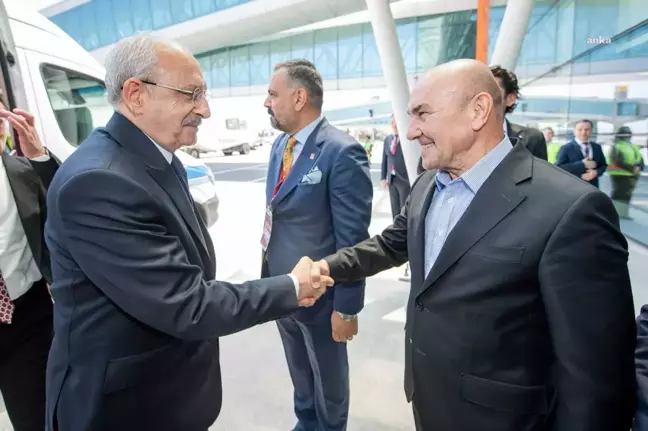 Kılıçdaroğlu İzmir'de Mitinge Katıldı