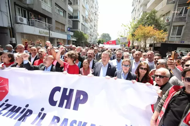 Bayraklı Belediye Başkanı Serdar Sandal 1 Mayıs'ı İşçilerle Kutladı