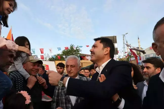 Bakan Kurum, Ümraniye'de 'Temel Atma ve Komşu Finans Evleri Anahtar Teslim Töreni'ne katıldı