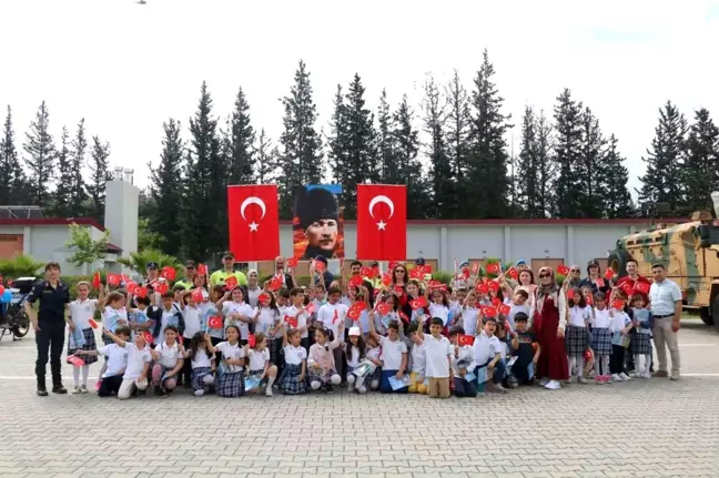 Osmaniye'de 'Trafik Haftası ve Jandarmayı Sevdirme' etkinliği