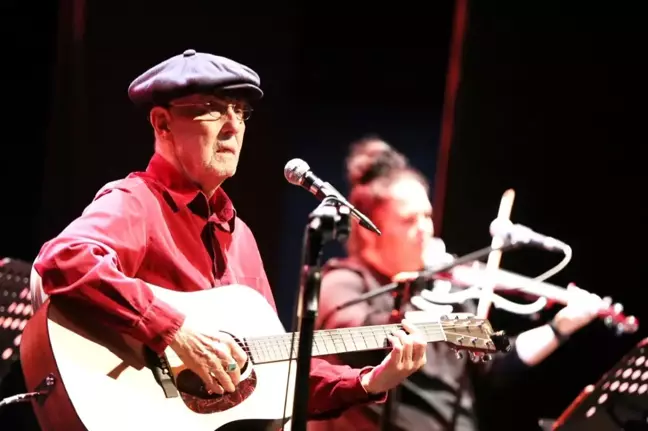 İlhan Şeşen Küçükçekmece'de hayranlarıyla buluştu