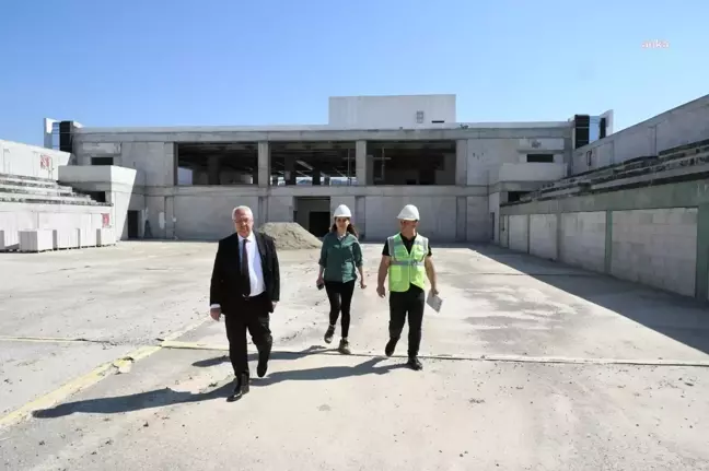 Karabağlar'da Atatürk Gençlik ve Spor Merkezi'nin İnşaatı Devam Ediyor