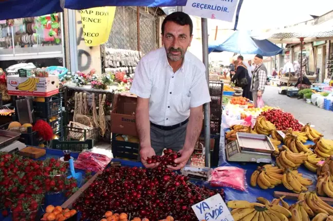 Aydın'da Pazar Tezgahları Kırmızıya Boyandı