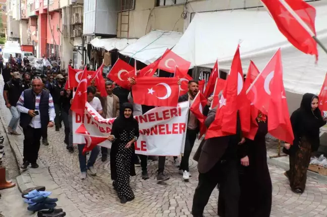 Hakkari'de annelerin evlat nöbeti devam ediyor