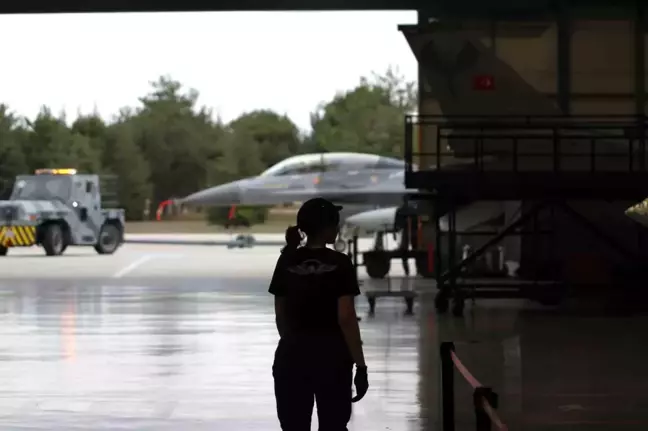Türkiye'nin uçan güçleri jet uçaklarının bakımı Eskişehir'de yapılıyor