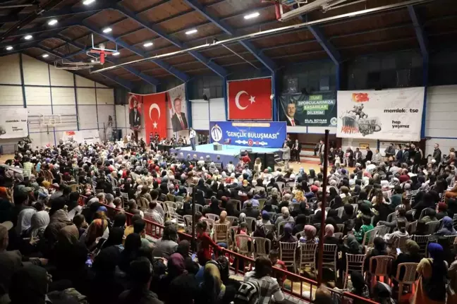 Akyazı Spor Salonu'nda Gençlik Buluşması düzenlendi