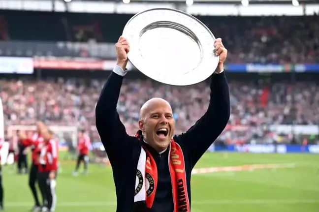 Feyenoord, Arne Slot'un sözleşmesini 2026 yılına kadar uzattı