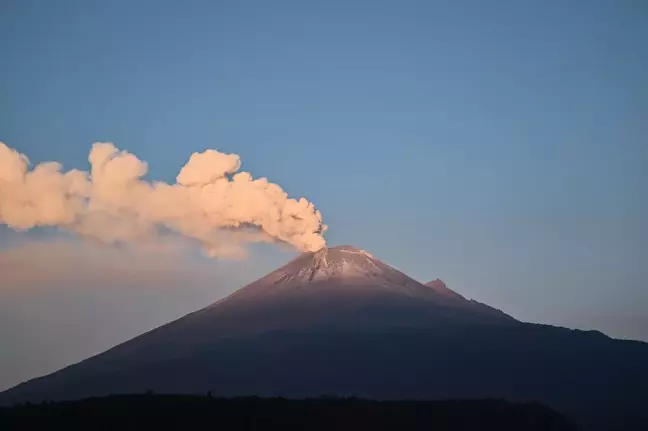 Meksika'daki Popocatepetl Yanardağında Hareketlilik Sürüyor