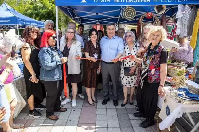 Konak Belediye Başkanı Abdül Batur, Dekoratif El Sanatları kursunun sergisini açtı